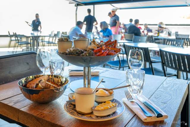 Table et plats La Yole de Chris - La Rochelle - Maisons Coutanceau - Plateau de fruits de mer