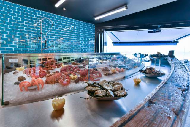 Plats de La Yole de Chris Restaurant Bord de Mer La Rochelle, Plage de la Concurrence