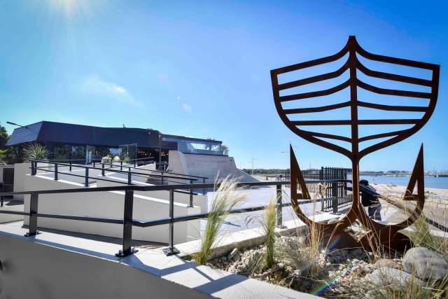 Salle de La Yole de Chris Restaurant Bord de Mer La Rochelle, Plage de la Concurrence